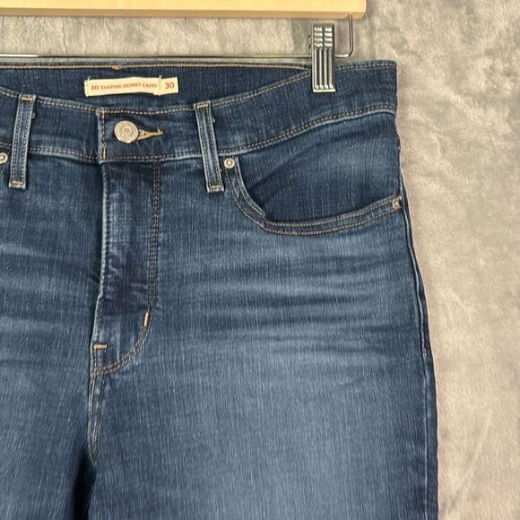 NWT New Levi’s Dark Wash Denim Capri Jean Pants Size 10 - Picture 3 of 8